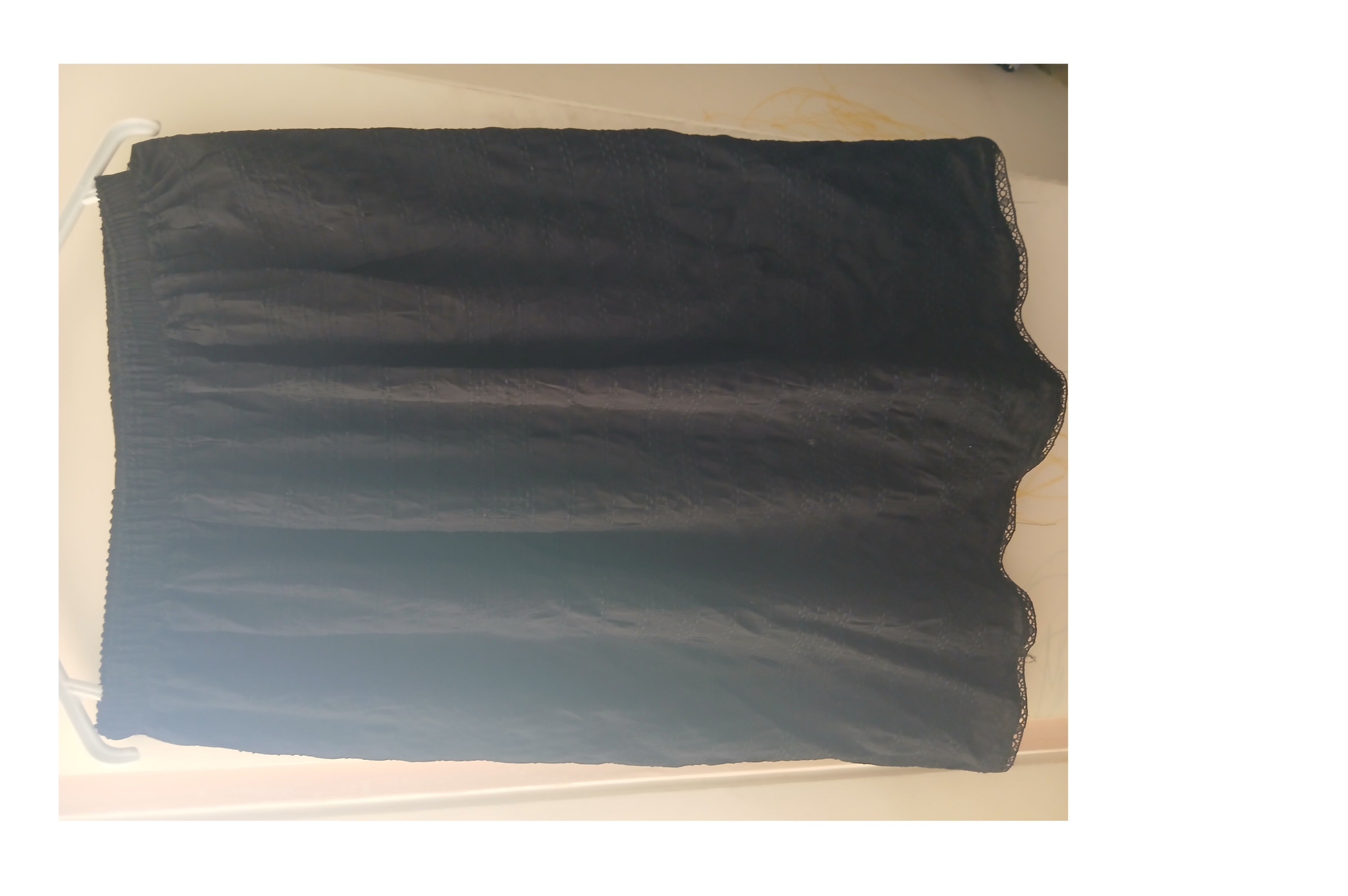 دامن نخی مشکی کوک‌ پلیسه. طول ۸۵ سانت عرض۴۰ سانت