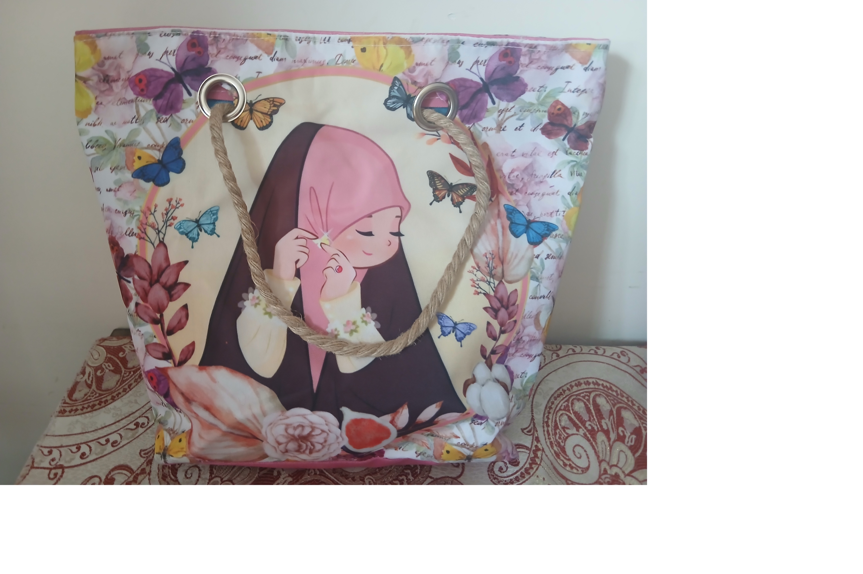 جلو‌کیف . طول ۳۰ سانت عرض ۳۵ سانت .