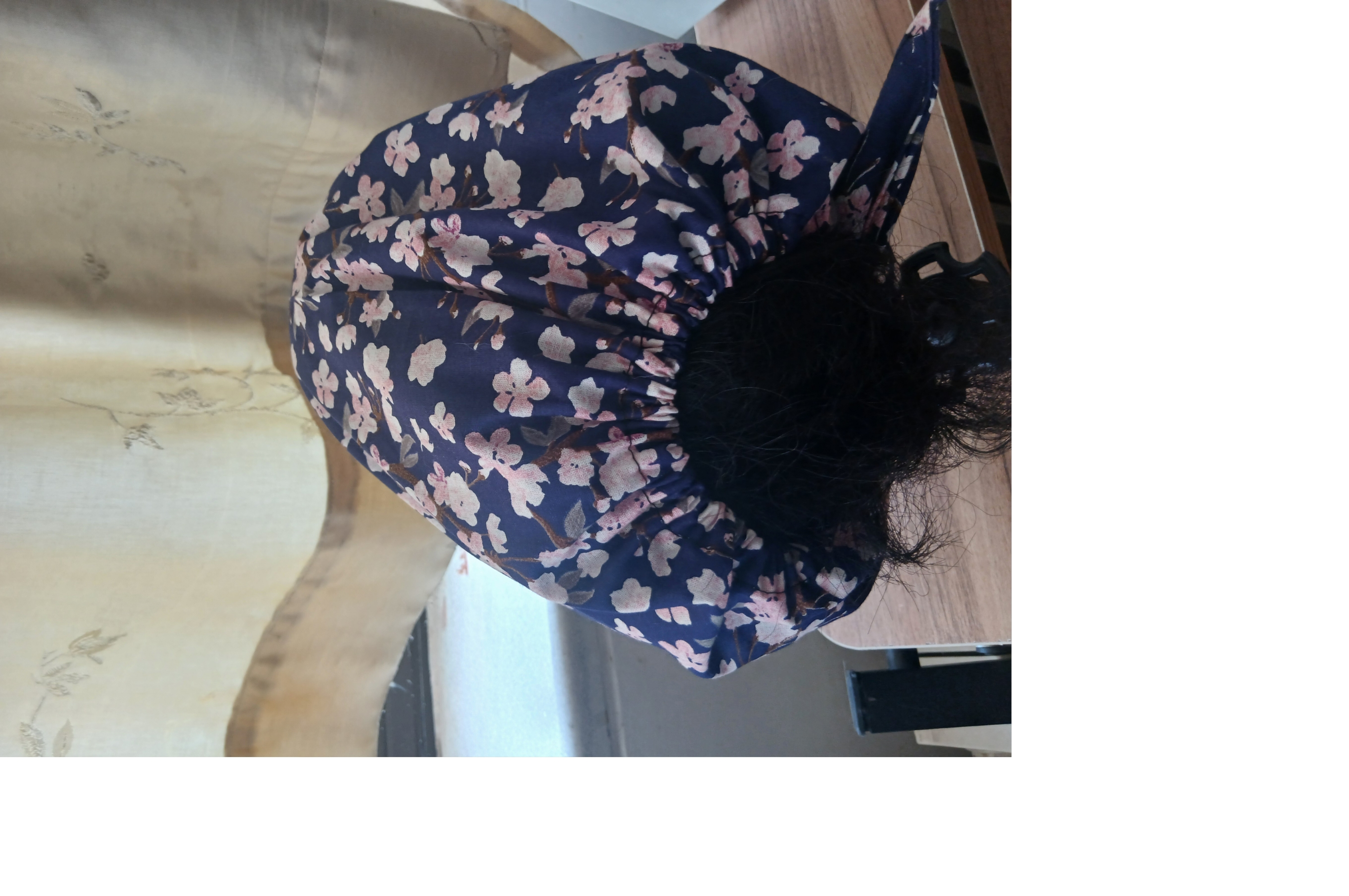 پشت کلاه کش.‌جنس نخ