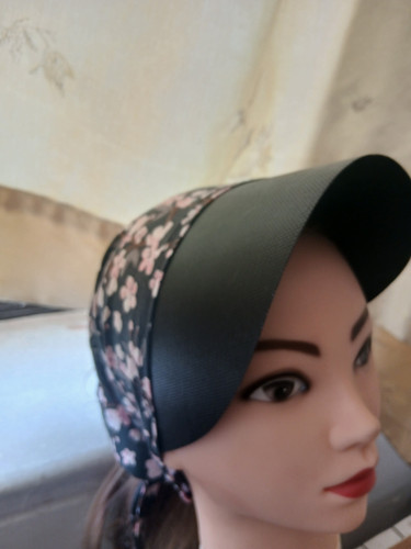 کلاه نخیزمینه مشکی گلدار .جنس نخ .