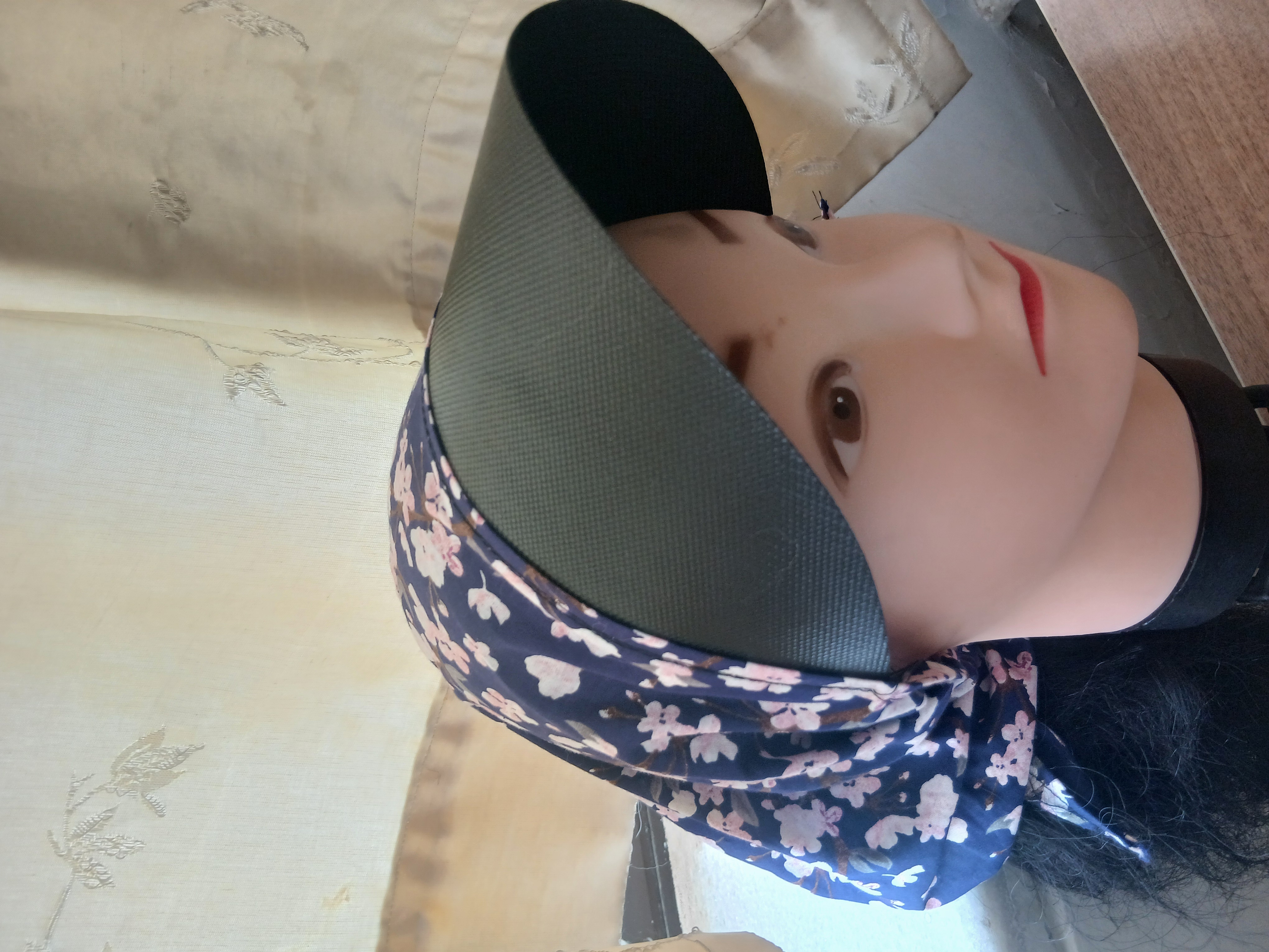 کلاه نخی زمینه سرمه ای گلدار.جنس نخ