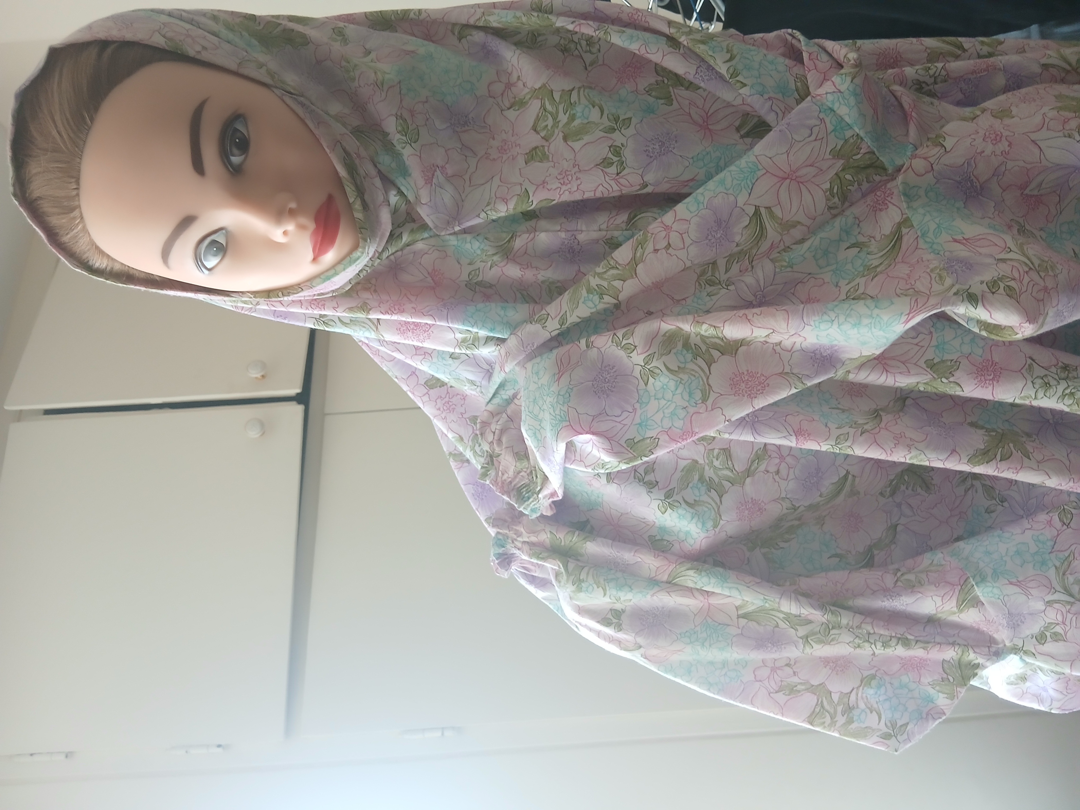 چادر نماز آستین دا،رتترون سرمد درجه ۱ . قد ۱۶۵