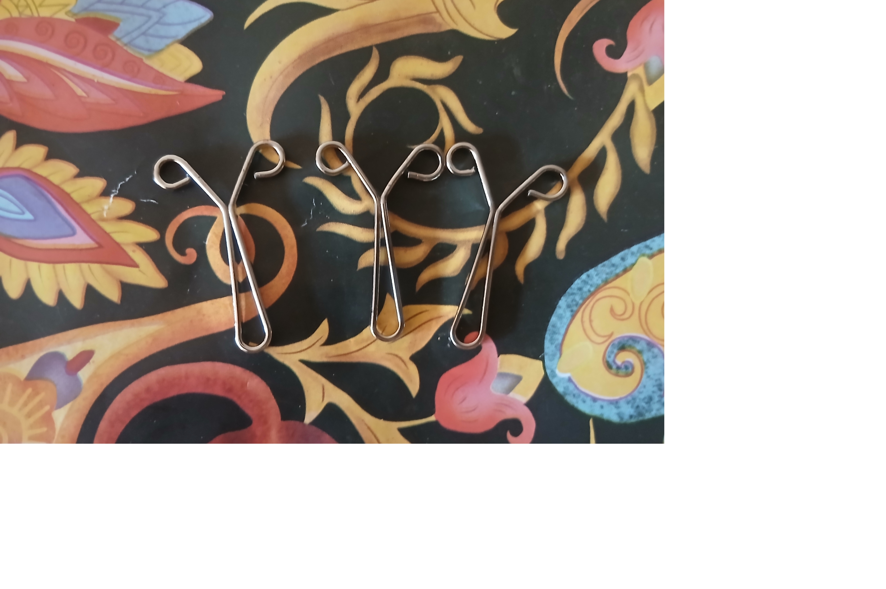 گیره روسری سر پیچ.‌ طول ۳ سانت